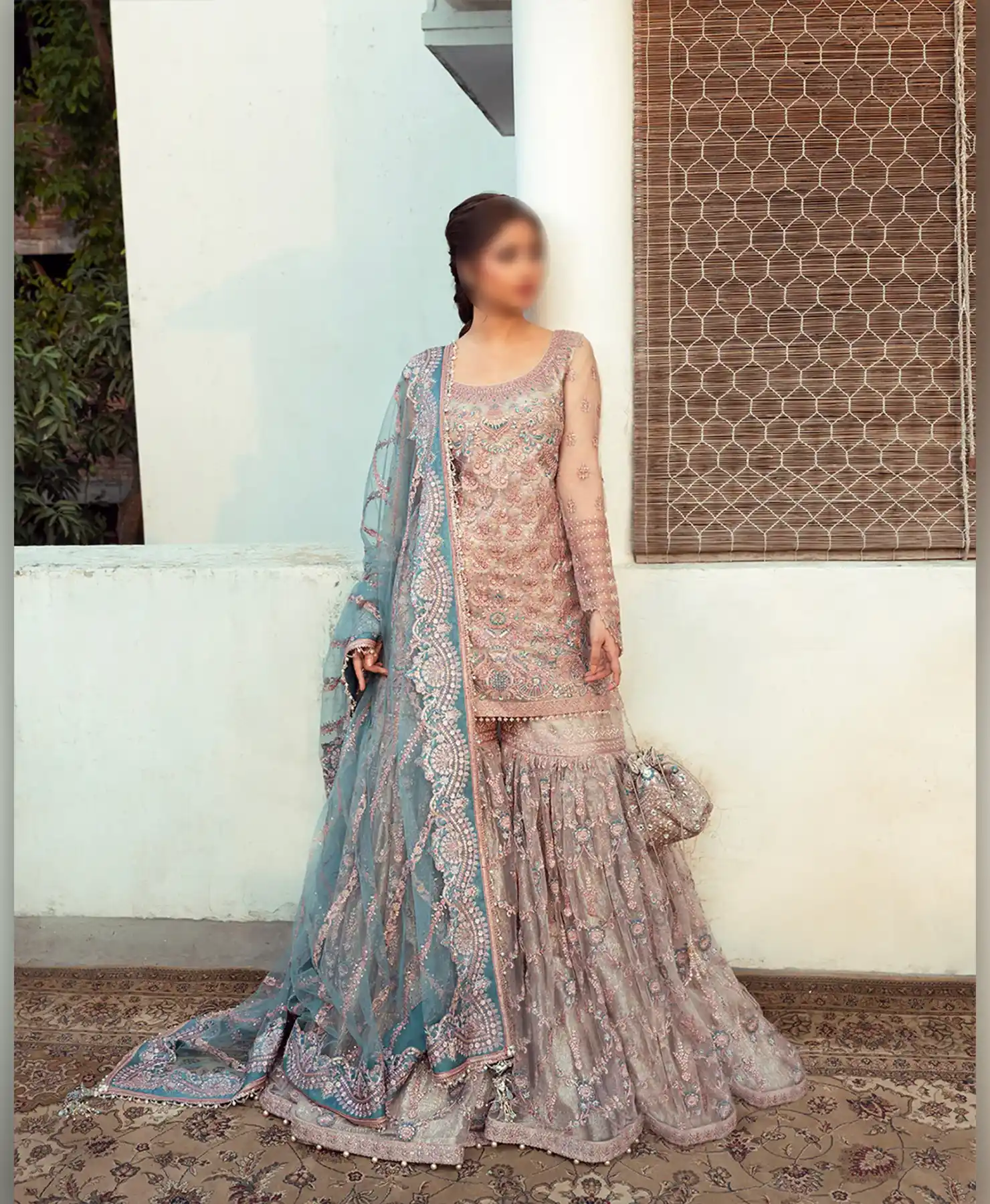Mano Mine Gharara