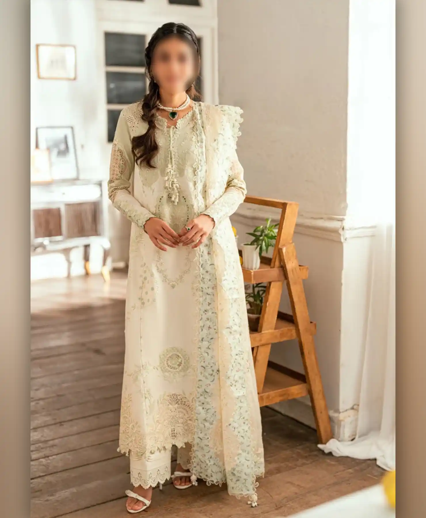 Qalamkar Pista White